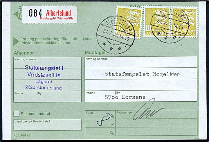 10 kr. Rigsvåben (3) på adressekort for selvregistreret pakke fra Statsfængslet Vridsløselille i Albertslund d. 27.2.1986 til statsfængslet Møgelkær pr. Horsens.