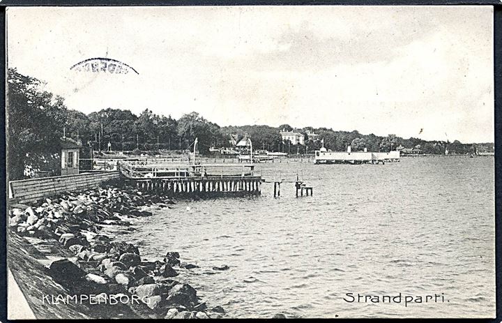 Klampenborg. Strandparti med badeanstalt. Stenders no. 8657. 