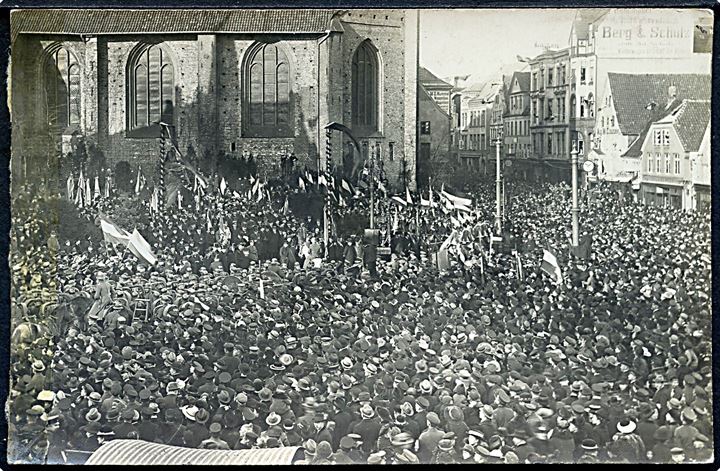 Genforeningen. Afsked med de tyske tropper i Flensburg d. 20.1.1920 før indsættelse af CIS i afstemningsperioden. Fotokort u/no.