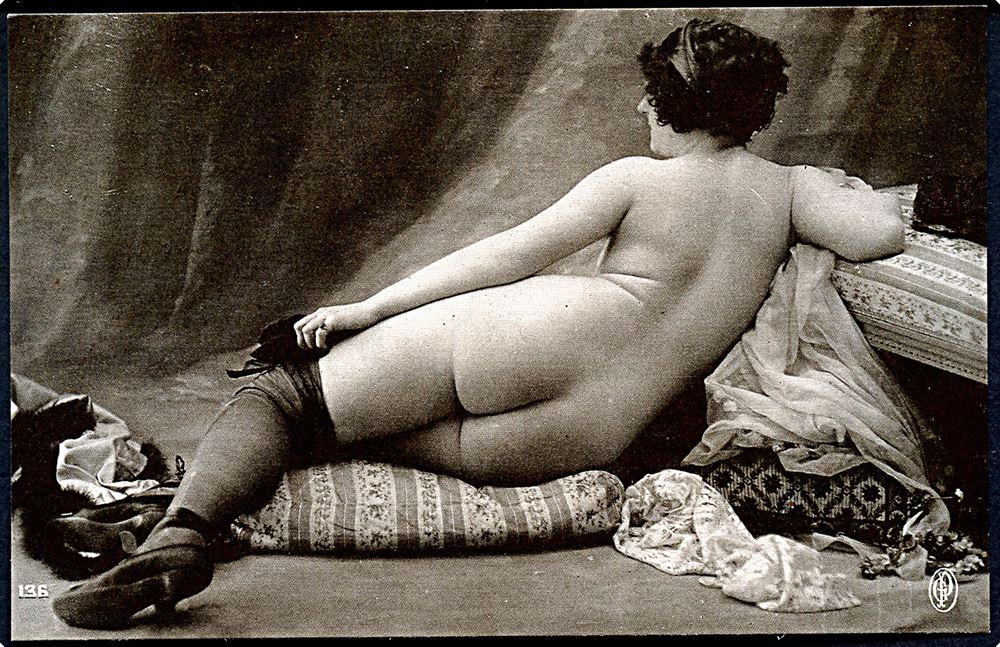 Erotisk postkort "Kvinde kun knæstrømper og sko" Nytryk