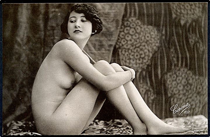 Erotisk postkort. Nøgen kvinde sidder op. Nytryk Stampa PR no. 248.     