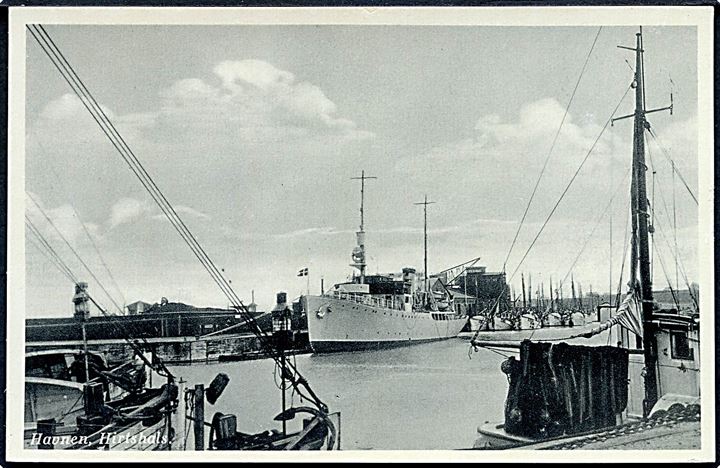 Hirtshals. Havnen med skib. Vilsen & Rasmussen no. 12302. 