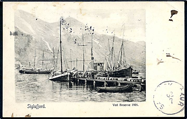 Island. Siglufjord. Ved Broerne 1905. U/no. 