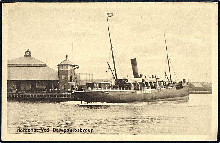 Niels Brock, S/S, DFDS ved dampskibsbroen i Horsens. Stenders no. 43562.