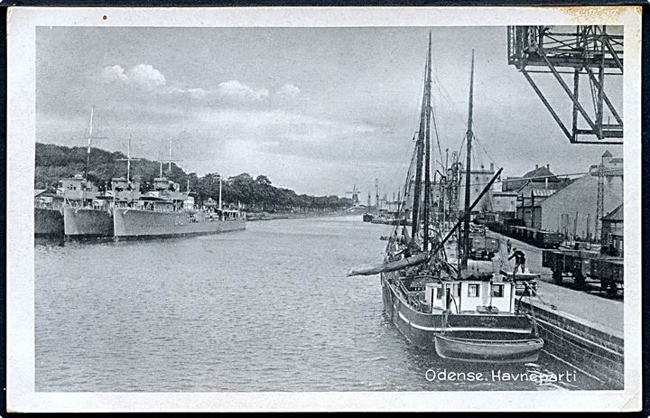 Odense. Flådebesøg i Odense havn med bl.a. Royal Navy destroyer D42 Windsor i 1930'erne. Stenders, Odense no. 360.