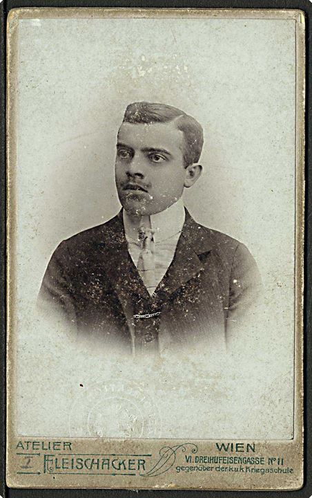 2 Kr. Franz Joseph stempelmærke på bagsiden af kabinet foto anvendt som kørekort i Wien d. 21.7.1908. 