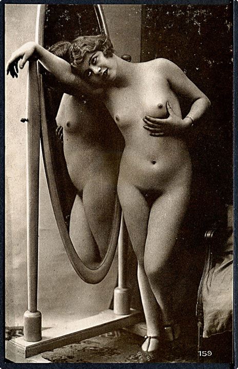Erotisk postkort. Nøgen kvinde poserer ved spejl. Nytryk Stampa PR no. 210.   