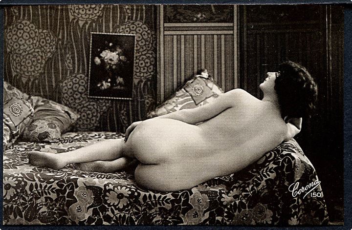 Erotisk postkort. Nøgen kvinde ligger på siden i sengen. Nytryk Stampa PR no. 239.     