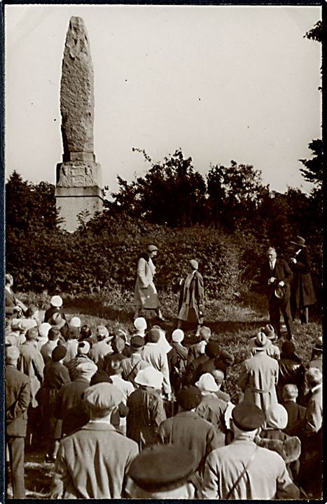 Bornholm. Obelisk ved indgangen til Hammershus. Leonar no. 5652. 