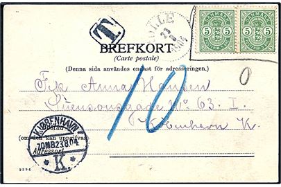 5 øre Våben i parstykke markeret ugyldig på brevkort stemplet Mölle d. 23.8.1904 til København, Danmark. Udtakseret i 10 øre porto.