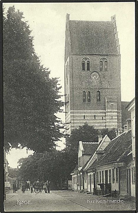Parti fra Kirkestræde med kirken i Køge. Stenders no. 598.