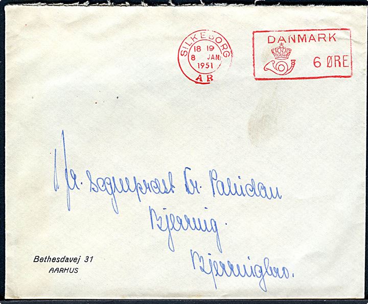 6 øre posthusfranko Silkeborg / AR d. 8.1.1951 på tryksag til Bjerringbro. Særligt frankostempel benyttet i Aarhus på forsendelser fra Silkeborg.