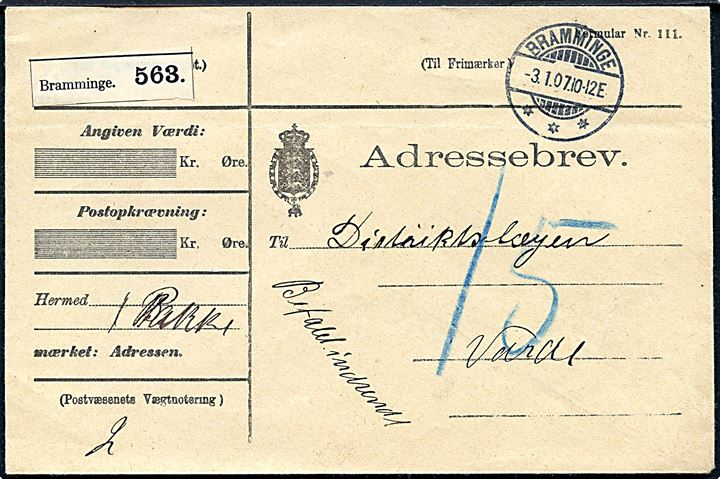 Ufrankeret adressekort mærket “Befalet Indberetning” for pakke fra Distriktsjordmoderen stemplet Bramminge d. 3.1.1907 til Distriktslægen i Varde. Udtakseret i “15” øre enkeltporto.