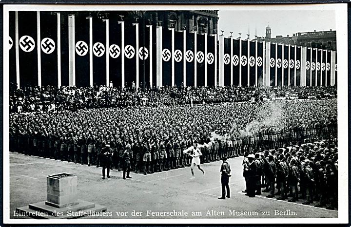 Berlin, den olympiske ild ankommer med løber i 1936. 