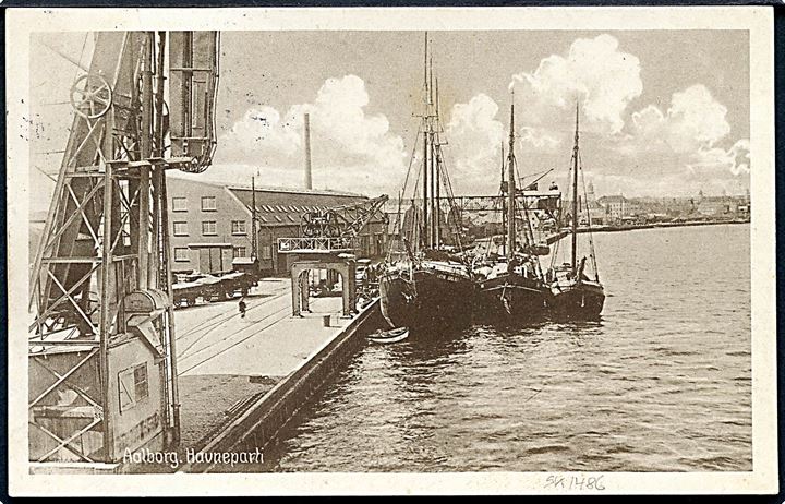 7 øre Bølgelinie (2) på brevkort (Aalborg, havneparti med sejlskibe) annulleret med udslebet stjernestempel VEJGAARD og sidestemplet Aalborg d. 29.4.1930 til Brønderslev.
