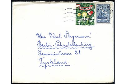 50 øre Søofficersskolen og Julemærke 1951 på brev fra København d. 22.12.1951 til Berlin, Tyskland.