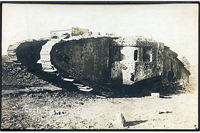 Sønderskudt britisk kampvogn på vestfronten. Anvendt som tysk feltpostkort 1917.