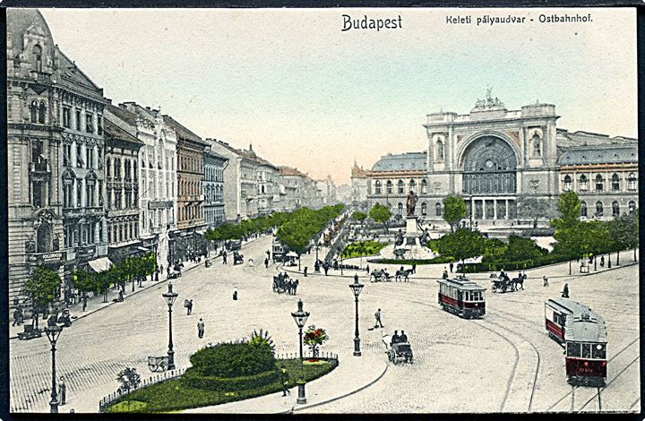 Ungarn, Budapest, Østbanegården med sporvogne. 
