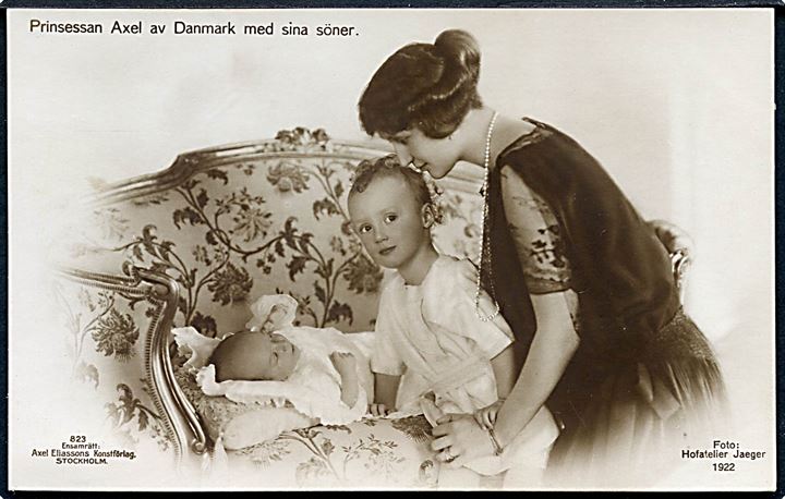 Prinsesse Axel af Danmark med hendes sønner. A. Eliasson no. 823.