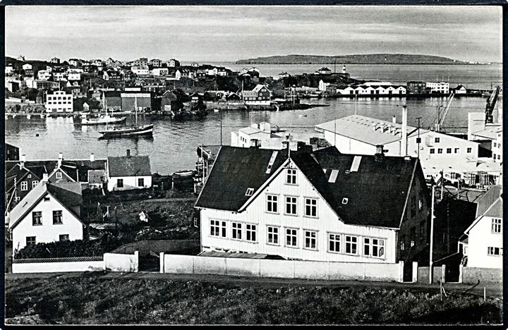 Thorshavn, Tinganes med skibe. Stenders no. 99936.