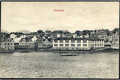 Reykjavik, byen set fra havnen. Bokaverzlun no. 35800.