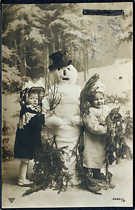 Glædelig Jul. Piger og snemand. B. N. K. no. 33001/2. 