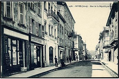 Frankrig. Rives. Rue de la Republique. No. 2486. 