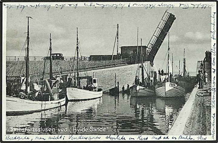 Fiskekuttere ved skibsslusen ved Stenders no. 70412.