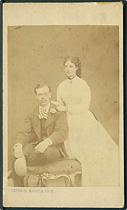 Royal. Kronprins Frederik og kronprinsesse Louise som forlovede i 1868. Georg E. Hansen. Kabinet foto.