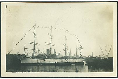 “Viking”, 4-mastet bark, skoleskib. Kongens fødselsdag  i Genova 1914. Fotokort u/no.