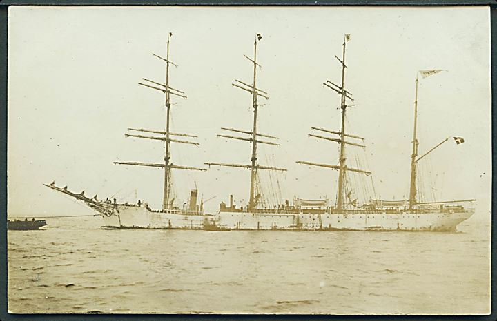 “Viking”, bark, handelsflådens skoleskib for befalings-mænd. Fotokort u/no.