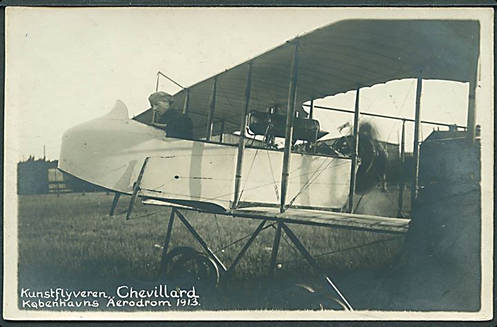 Maurice Chevillard i sit Henry Farman biplan på Københavns Aerodrom 1913. U/no.