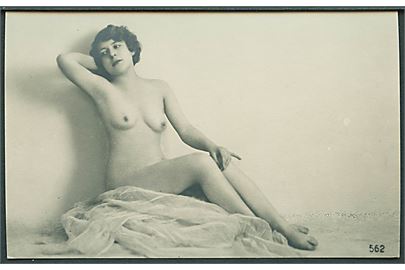 Erotik/Nudes. No. 562.