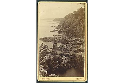 Rø, klippeparti. Kabinetfoto fra fotograf J. Stöckel i Rønne i perioden 1870-77.