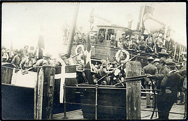 Hindsgavllejren 1919, udflugt med dampskib til Sønderjylland. Spejdere ombord på dampskib. U/no.