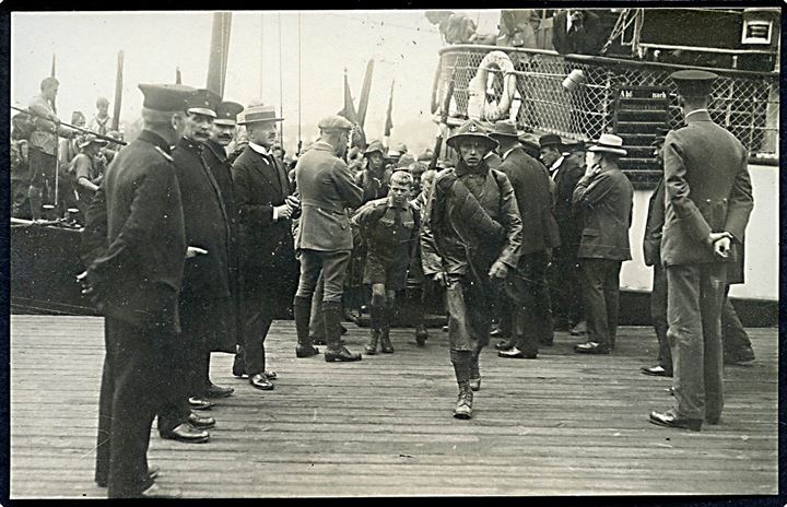 Hindsgavllejren 1919, udflugt med dampskib til Sønderjylland. Spejdere forlader dampskib. U/no.