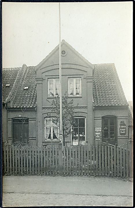 Odense, Allegade 8 med R. Andersens kolonialhandel. Fotokort u/no.