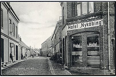 Nykøbing M., Toftegade med Hotel “Nykjöbing”. V. Voetmann no. 11983.