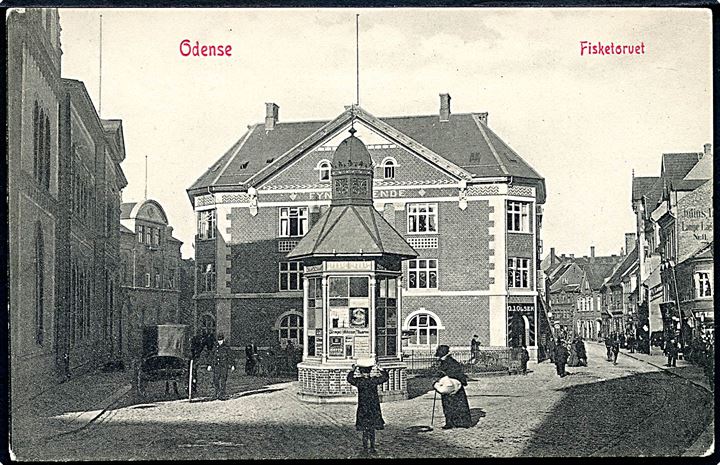 Odense, Fisketorvet med aviskiosk. Warburg no. 368.