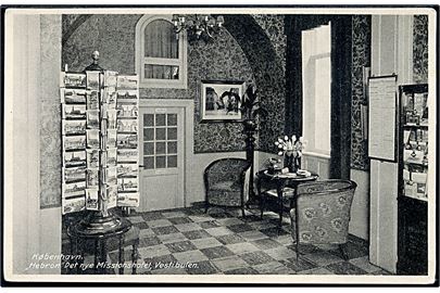 Købh., Helgolandsgade 4, interiør fra “Hebron” det nye missionshotel med postkortstativ. R. Olsen no. 8228.