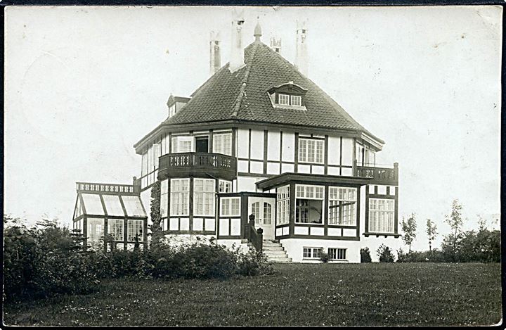 Rungsted, Bukkeballevej 6, Alberti’s sommervilla “Egeborg”. Opført 1907 for svindelpenge. Fotokort u/no.