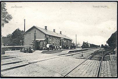 Taastrup, jernbanestation med ankommende damptog. C. Nielsen u/no.