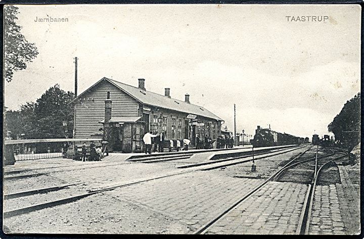 Taastrup, jernbanestation med ankommende damptog. C. Nielsen u/no.