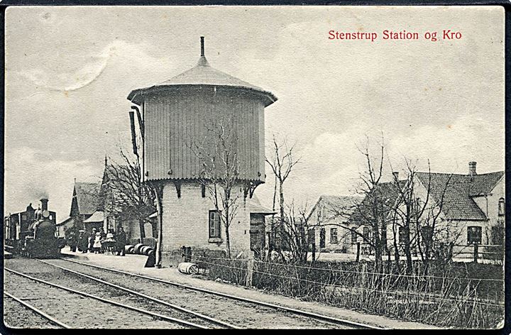 Stenstrup, Jernbanestation med vandtårnet og ankommende damptog. A. Hansen u/no.