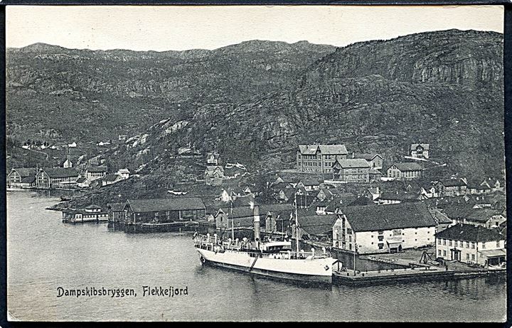 Flekkefjord, Dampskibsbryggen med skib. Kjönig Hansen u/no.