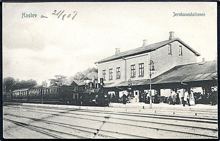 Haslev, Jernbanestation med holdende damptog. P. Alstrup no. 2172.