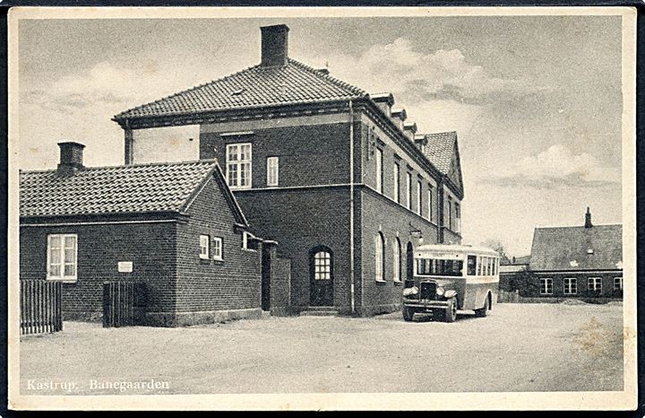 Kastrup, banegård med omnibus. R. Olsen no. 1323.