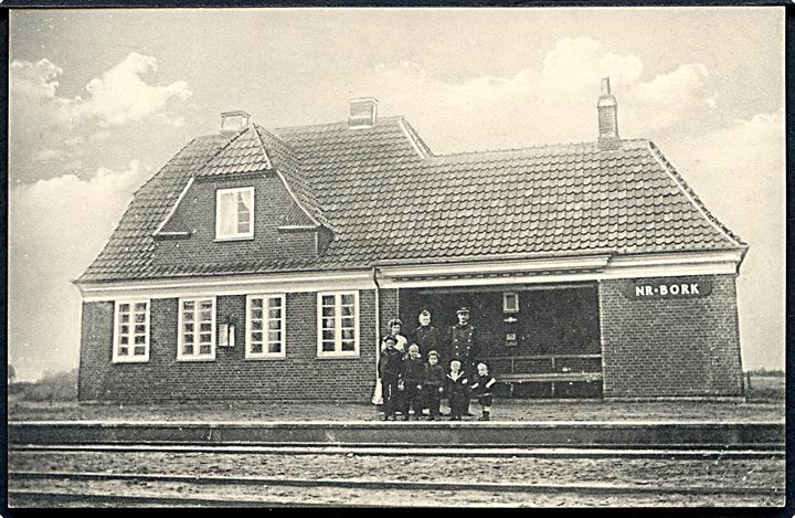 Nørre Bork, jernbanestation med stationsforstander og familie.J.J.N. no. 7970