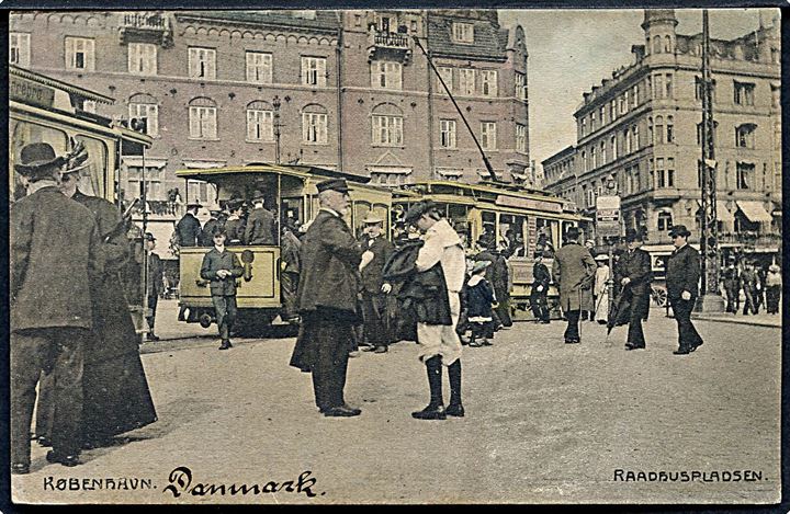 Købh., Raadhuspladsen med sporvogne. Orla Bock. A. Vincent no. 472. Sendt som tryksag til Cuba 1913.