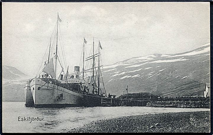 Eskifjordur, med dampskibet “Sterling” (Thore D/S). I. Sveinsson no. 18950.